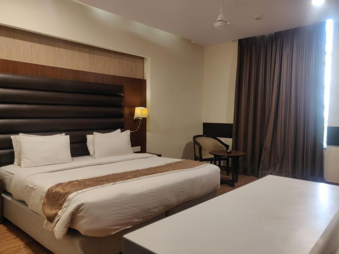 Hotel Casaya Inn Chinhat Εξωτερικό φωτογραφία