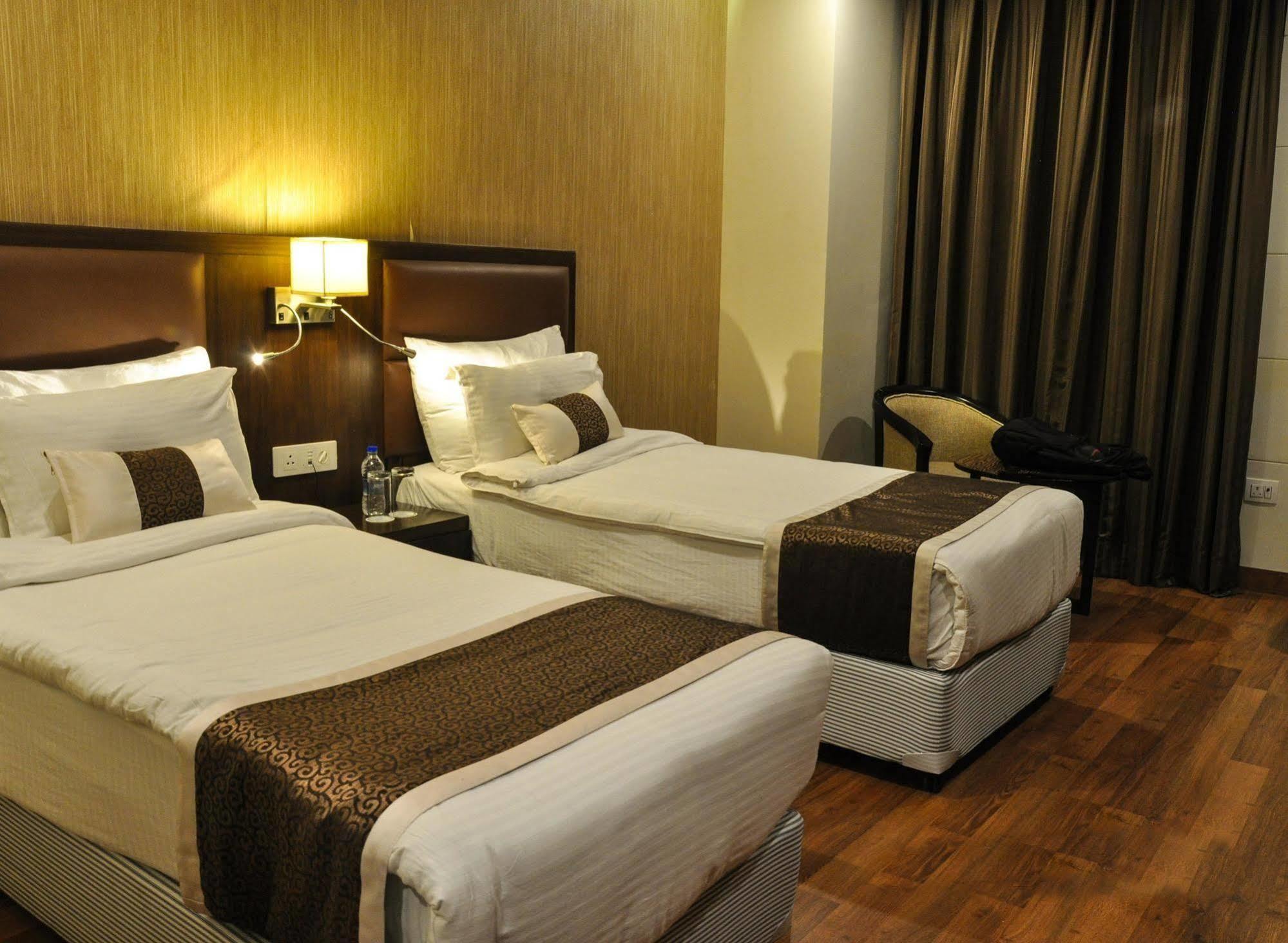 Hotel Casaya Inn Chinhat Εξωτερικό φωτογραφία